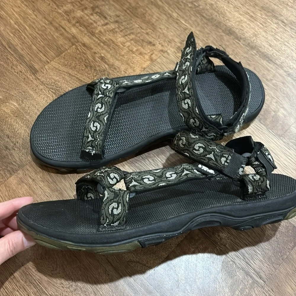 Teva sandals men 12. Hiking, outdoor shoes. Very good condition.